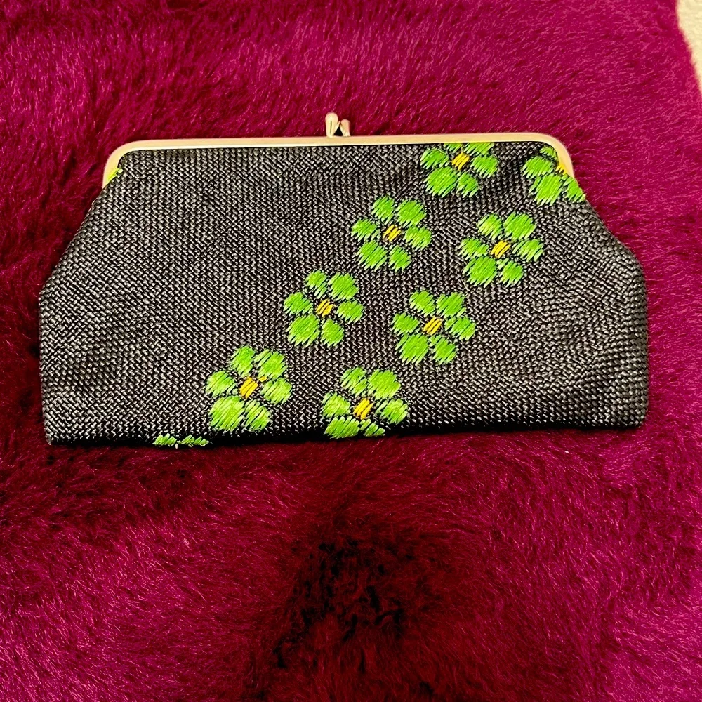 Black Raffia Clutch Bag with Green Embroidery Design - Picture 3 of 7